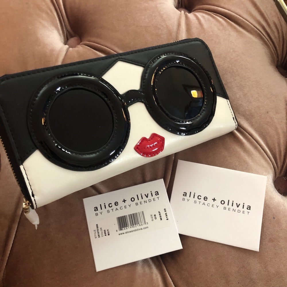💕NWT Alice + Olivia Stace Face Patent Wallet 💕